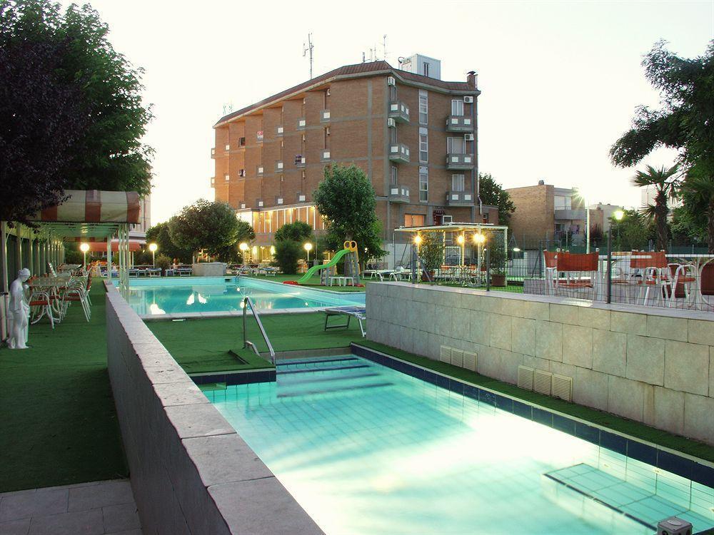 Hotel Marina Beach - Azzurro Club Ραβένα Εξωτερικό φωτογραφία