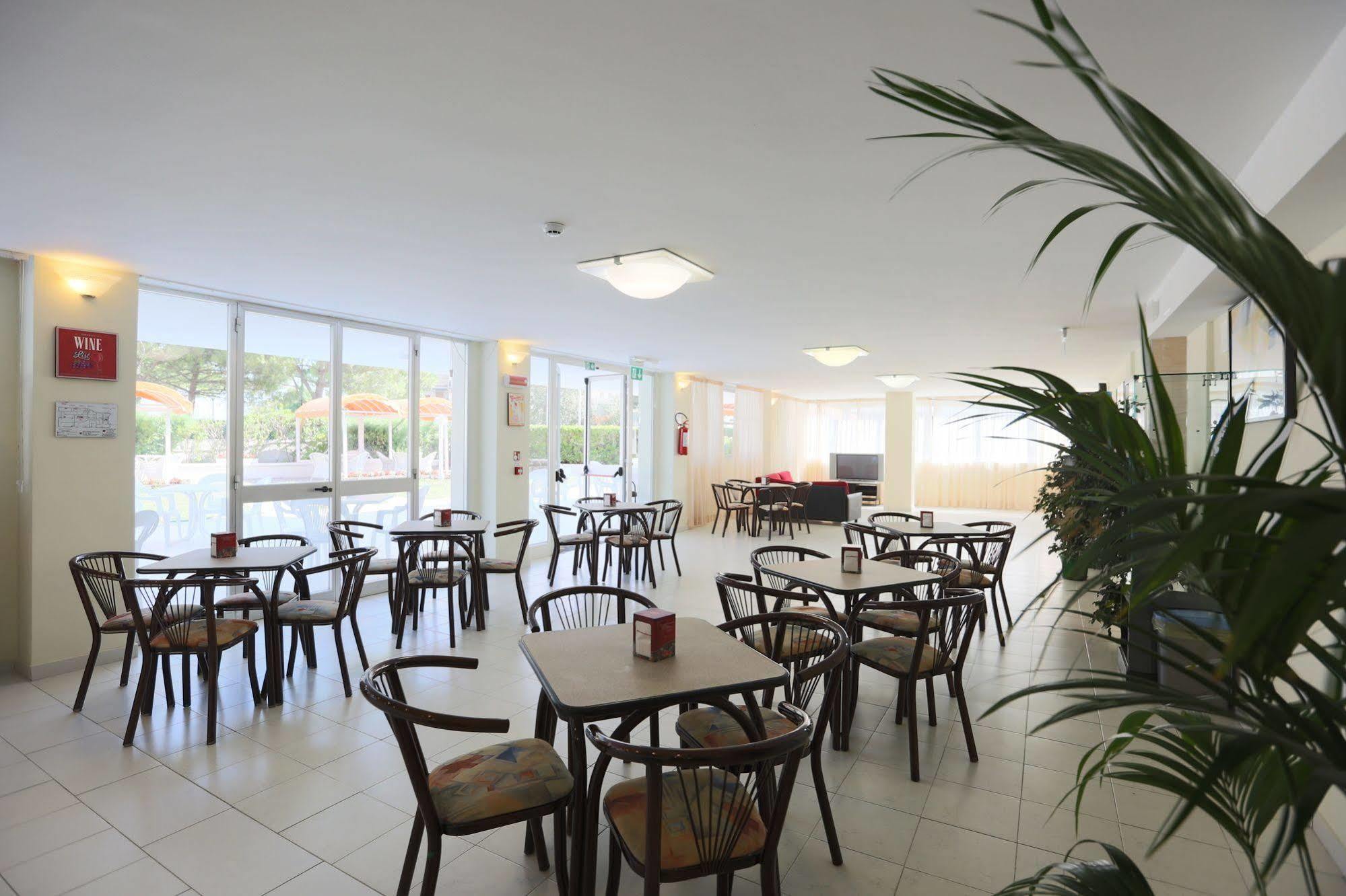 Hotel Marina Beach - Azzurro Club Ραβένα Εξωτερικό φωτογραφία